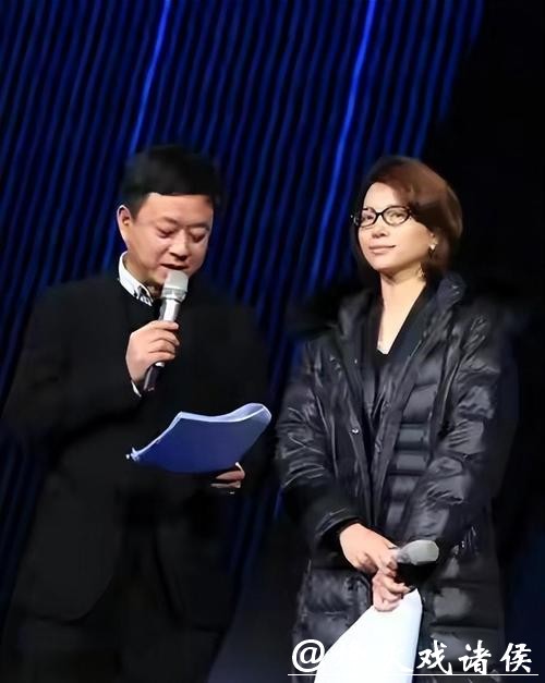 黄金终会闪耀？曾在央视“淡出”的董卿，重归家庭陪伴丈夫