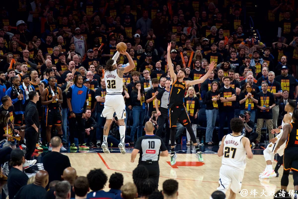 掘金主帅：40次三分出手积极，投篮未中致败